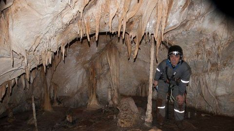 La cueva consta de dos salas de grandes dimensiones, pero tambin de muchas cavidades de un tamao ms reducido