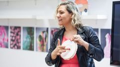 Paola Guimer�ns, experta en e-textiles