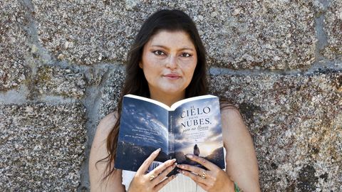 Quiero que mi libro sea un abrazo para quienes luchan en silencio&raquo;, explica Alba Farrapeira.