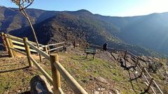 El mirador de la Pena do Teso Grande es una de las estructuras reconstruidas despus de haber sido quemadas por los incendios del pasado verano