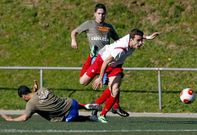 El Cerceda tuvo que jugar con las camisetas propias de los calentamientos ante el Grixoa.