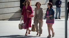 El fracaso de las negociadoras.  La ministra de Hacienda en funciones, Mar�a Jes�s Montero, la vicepresidenta del Gobierno en funciones, Carmen Calvo y la n�mero dos del PSOE, Adriana Lastra, las tres representantes del PSOE que negociaron un acuerdo para la investidura y que no lograron alcanzar