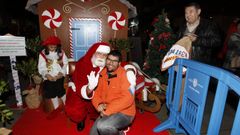 Papa Noel atiende los �ltimos pedidos en la calle Castelao