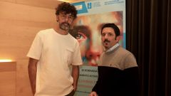 Los fisioterapeutas del �rea sanitaria de Pontevedra y O Saln�s Carlos Pita y Guillermo Bilbao, este jueves, en la jornada sobre afrontamiento del dolor cr�nico