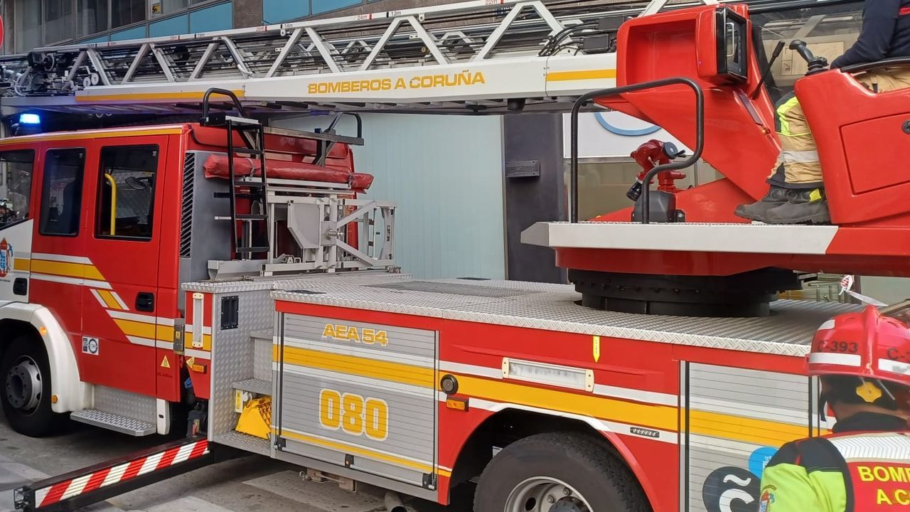 Un padre salva la vida de su hijo, arrastrado por la corriente en una ...