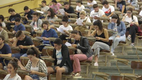 Esta imagen de alumnos haciendo las pruebas de acceso a la universidad separados por solo un pupitre no se repetir este ao por las obligadas medidas de distanciamiento social