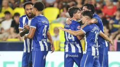 Varios jugadores del Deportivo celebran el primer tanto blanquiazul.
