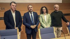  El conselleiro de Sanidad, Julio Garca Comesaa (2i) junto a la directora General de Sanidad, Carmen Durn (2d) y los doctores, Luis Enrique Morano (i) y Juan Turnes (d) durante la presentacin de la campaa contra la hepatitis