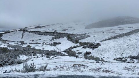 Nieve en la subida a la estacin de esqu desde A Pobra de Trives