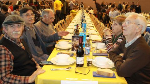 Codillo.M�s de 1.050 comensales se citaron en la Festa do Codillo