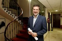 Jacobo Moreira present� su candidatura en una sala alquilada del centro de negocios. 