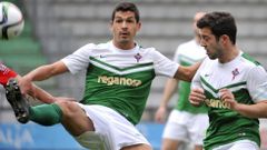 Garrido se mueve por delante de la defensa del Racing de Ferrol