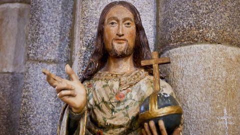 Imagen de San Salvador que se conserva en el monasterio de Bergondo, que fue vendida, localizada por Erik el Belga y restituida por una familia a la parroquia.
