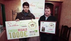 La entrega de premios a los ganadores del concurso y a los clientes afortunados se celebr� ayer. 