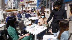 Terrazas llenas en Sanxenxo durante el puente del D�a del Padre