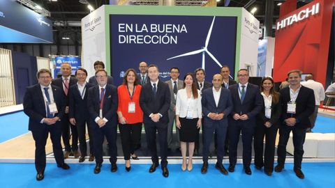 El presidente de la Autoridad Portuaria de Ferrol y el director, con representantes de otros ocho puertos.
