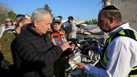 Netanyahu visit� este lunes un barrio residencial que fue bombardeado