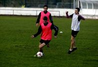 Pablo (con el bal�n) vuelve al equipo tras cumplir un partido de sanci�n la semana pasada.