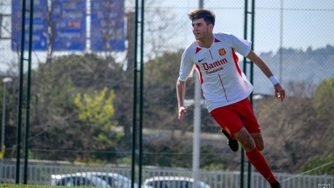 Jordi Avils celebra un gol con el CF Damm