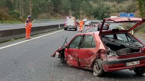 A pesar de los da�os materiales, no hubo heridos en un aparatoso accidente registrado ayer en la AG-11.