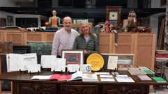 El coleccionista �ngel Patricio Rodr�guez y Argibay, junto a Anne Nikitik