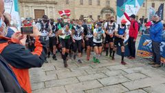 Los corredores iniciaron la carrera al mediod�a de hoy en la plaza de la Compa��a de Monforte