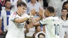 Esp� celebra con Mbapp� el gol de la victoria.