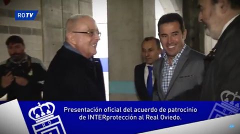Carlos Casanueva a su llegada al Tartiere