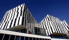 <span lang= es-es >M�s de 7.000 metros</span>. El edificio Quercus IP quiere promocionar sus m�s de 7.000 metros de servicios para las empresas a trav�s de iniciativas de car�cter cultural como esta muestra.
