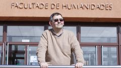 O profesor Balias nunha foto de arquivo de 2014 diante da Facultade de Humanidades de Lugo