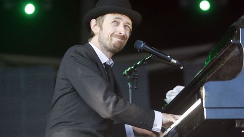 Neil Hannon, l&iacute;der de The Divine Comedy, actuando en Vigo en el a&ntilde;o 2010.