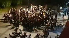 Fiesta sin distanciamiento social en Beasain