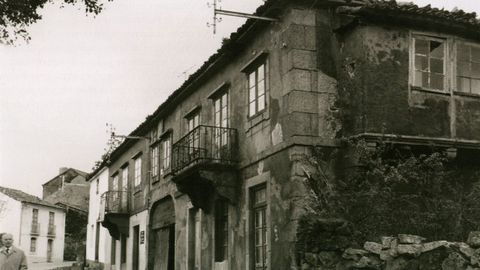 Casa natal de Gonzalo Torrente Ballester, fotografiada por el propio escritor.