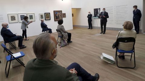 El presidente del Principado de Asturias, Adri�n Barb�n, interviene durante la presentaci�n de la exposici�n �Orlando Pelayo: exilio y memoria� del Museo de Bellas Artes de Asturias.