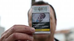 F.J.A., que no quiere indemnizaci�n, presento una denuncia en la que afirma que la imagen es de �l tras ser operado en Santiago.