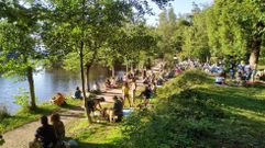 El p�blico que asisti� al espect�culo Piano no Lago se ubic� en el lado de Vilaboa