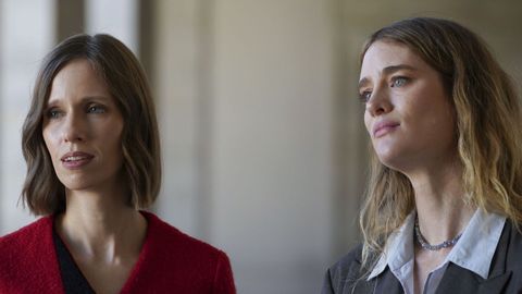 La realizadora h&uacute;ngara Lili H&oacute;rvat junto a la actriz canadiense Mackenzie Davis.