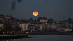 Eclipse de luna desde la r�a de O Burgo