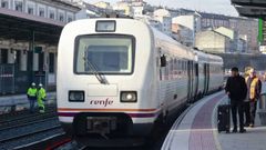 Imagen de archivo de la llegada de un tren a la estacin de Lugo, donde operaban varios miembros del servicio de Adif.