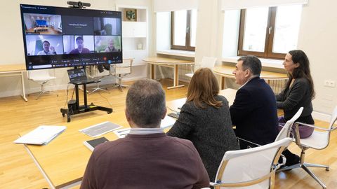 El Conselleiro de Educaci&oacute;n y Ciencia, Rom&aacute;n Rodr&iacute;guez, en la reuni&oacute;n de coordinaci&oacute;n del proyecto europeo Equivalemt, que lidera Galicia, para el desarrollo de tecnolog&iacute;as cu&aacute;nticas