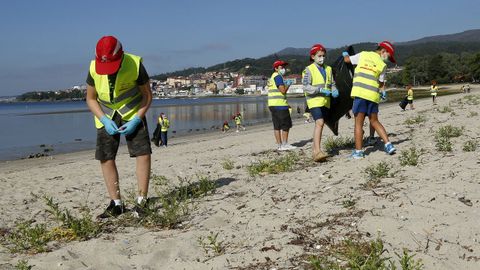 Programa Ludieduca de Jealsa y La Cruz Roja con motivo del d�a de los oc�anos en Barra�a y o Areal