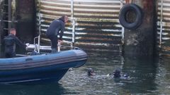 Rescatan el cuerpo sin vida de un hombre que se hab�a precipitado al mar en su coche en el puerto de Vilanova