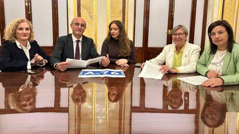Diputados conservadores reunidos en el Congreso.