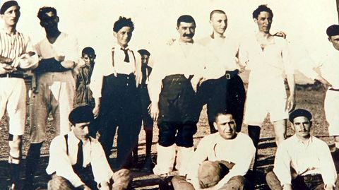 Alineaci�n de uno de los equipos de f�tbol pioneros en Monforte, en el a�o 1915