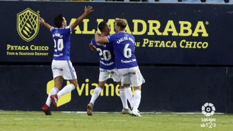 Gol Tejera Carlos Hernandez Javi Mu�oz Cadiz Real Oviedo Carranza.Tejera, Carlos Hernandez y Javi Mu�oz celebran el gol del empate
