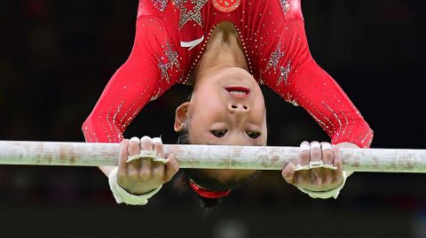 La concentraci�n de la gimnasta china  Shang Chunsong.