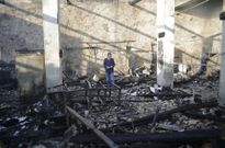 El incendio convirti� el edifico de la Escuela de Vela de Sada en ceniza. 