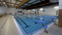Vista de la piscina municipal de Riazor, que cuenta con seis calles