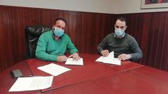 El alcalde, C�sar Poza (PSOE), con el portavoz del PP, Alberto Acu�a