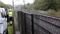 La zona de la va del tren en la que apareci el cadver y que oblig a cortar el trfico ferroviario entre Santiago y Ordes